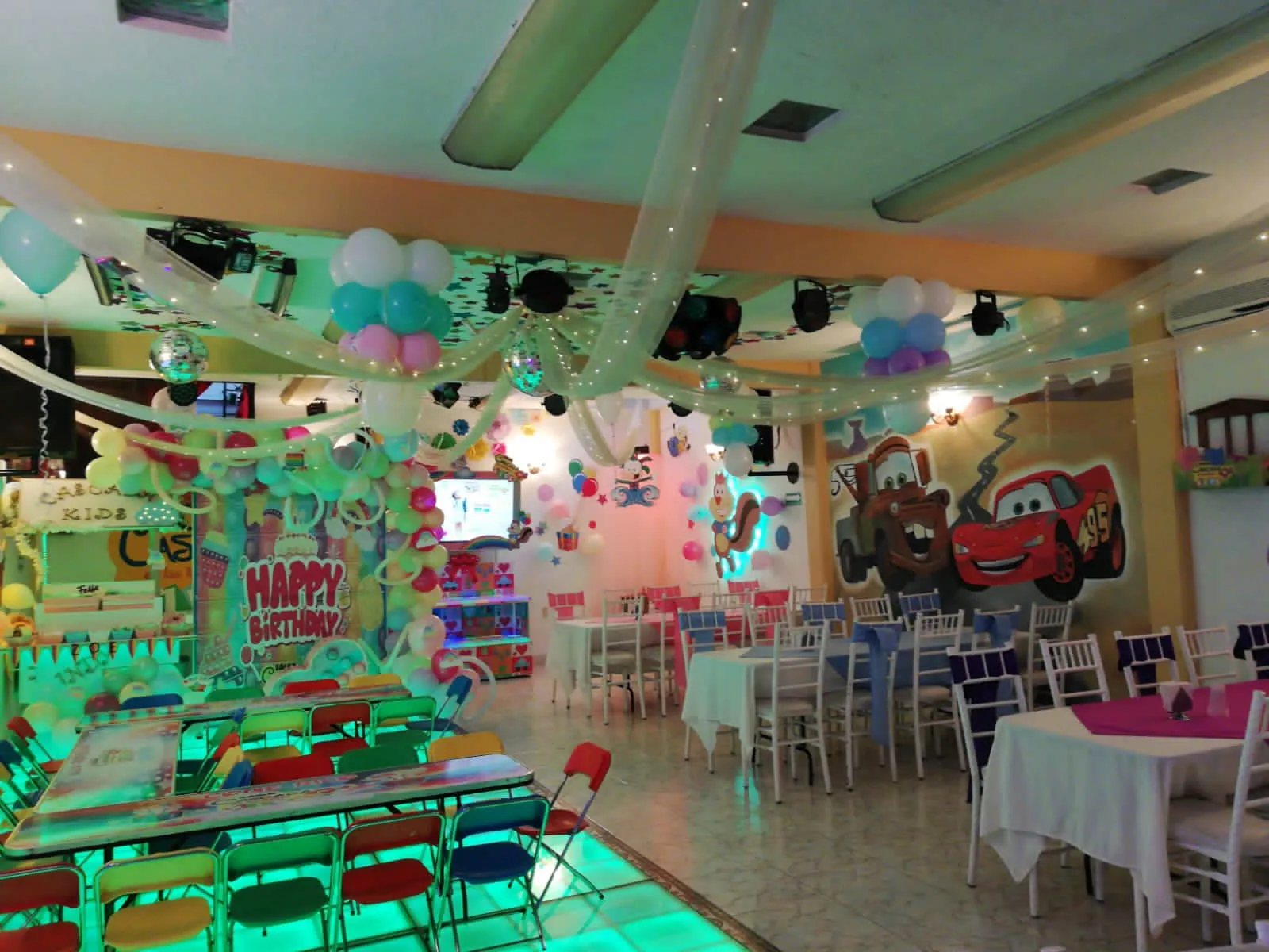 Salon Cascada De Las Rosas KIDS